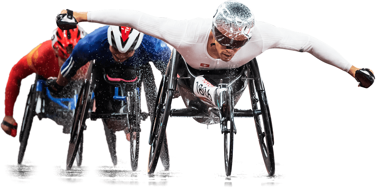 Handbiker sprinten im Regen